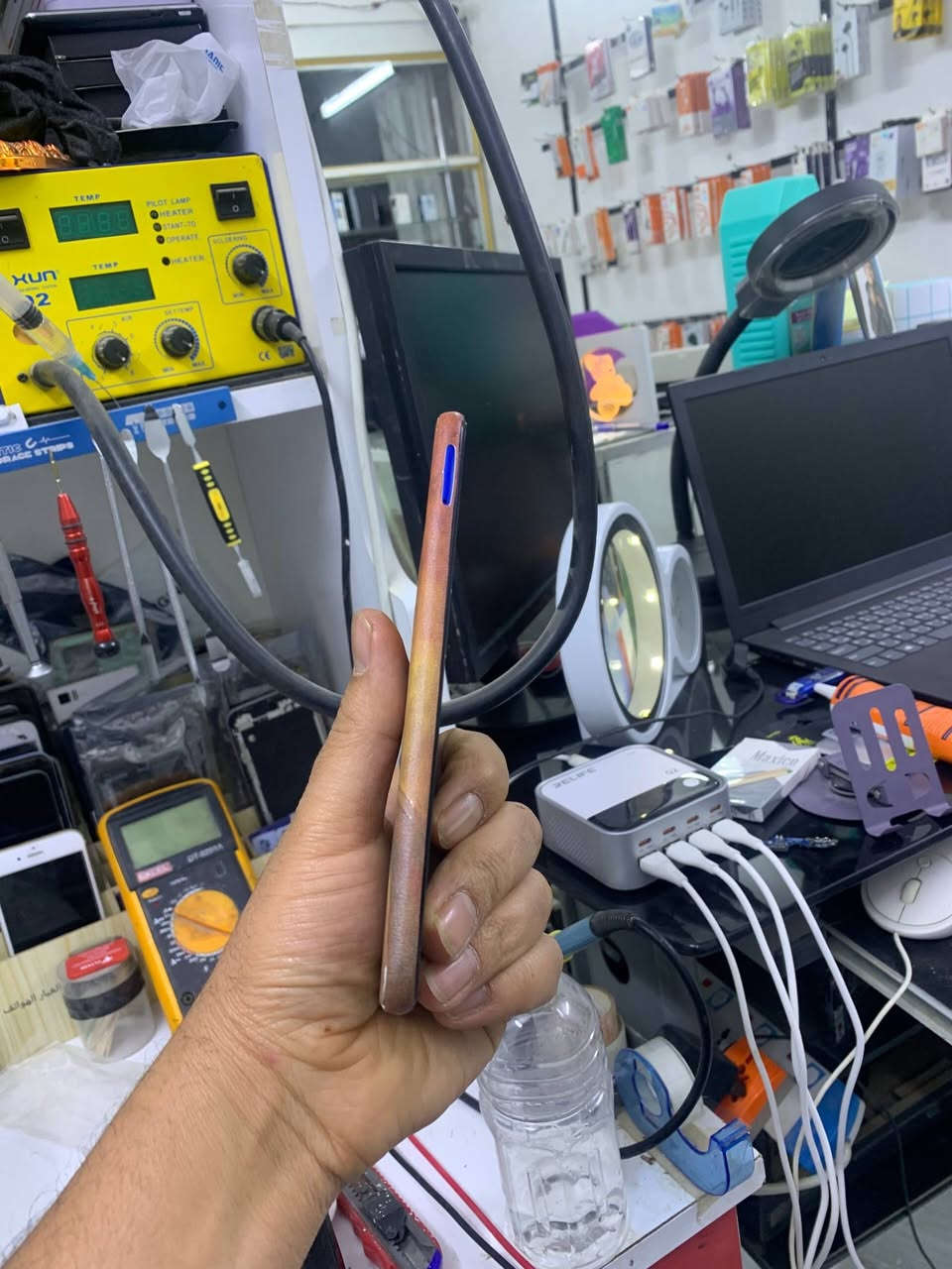 📱✨ كل ما يخص المبايلات بمحل ابو الجوود ✨📱

🔹 تغليف موبايل بصور حسب اختيارك — خلي موبايلك يعبر عن ذوقك الخاص
🔹 جميع الإكسسوارات والسماعات ولوازم الهاتف بأفضل جودة وأسعار مناسبة
🔹 طباعة ورق عادي، ملون ومقوّى بسرعة ودقة عالية
🔹 أقوى وأفضل أنواع لزكات (حمايات) الشاشة لحماية موبايلك من الكسر والخدوش
🔹 ستاندات موبايل بجميع أنواعها وأشكالها العملية والعصرية

🔥 جودة عالية | أسعار مناسبة | خدمة سريعة 🔥

📍 زورونا بالمحل ونخدمكم بكل سرور
العلكاية - مقابل ملعب ابو وائل 
📞 هاتف: ***********

💬 واتساب: ***********
