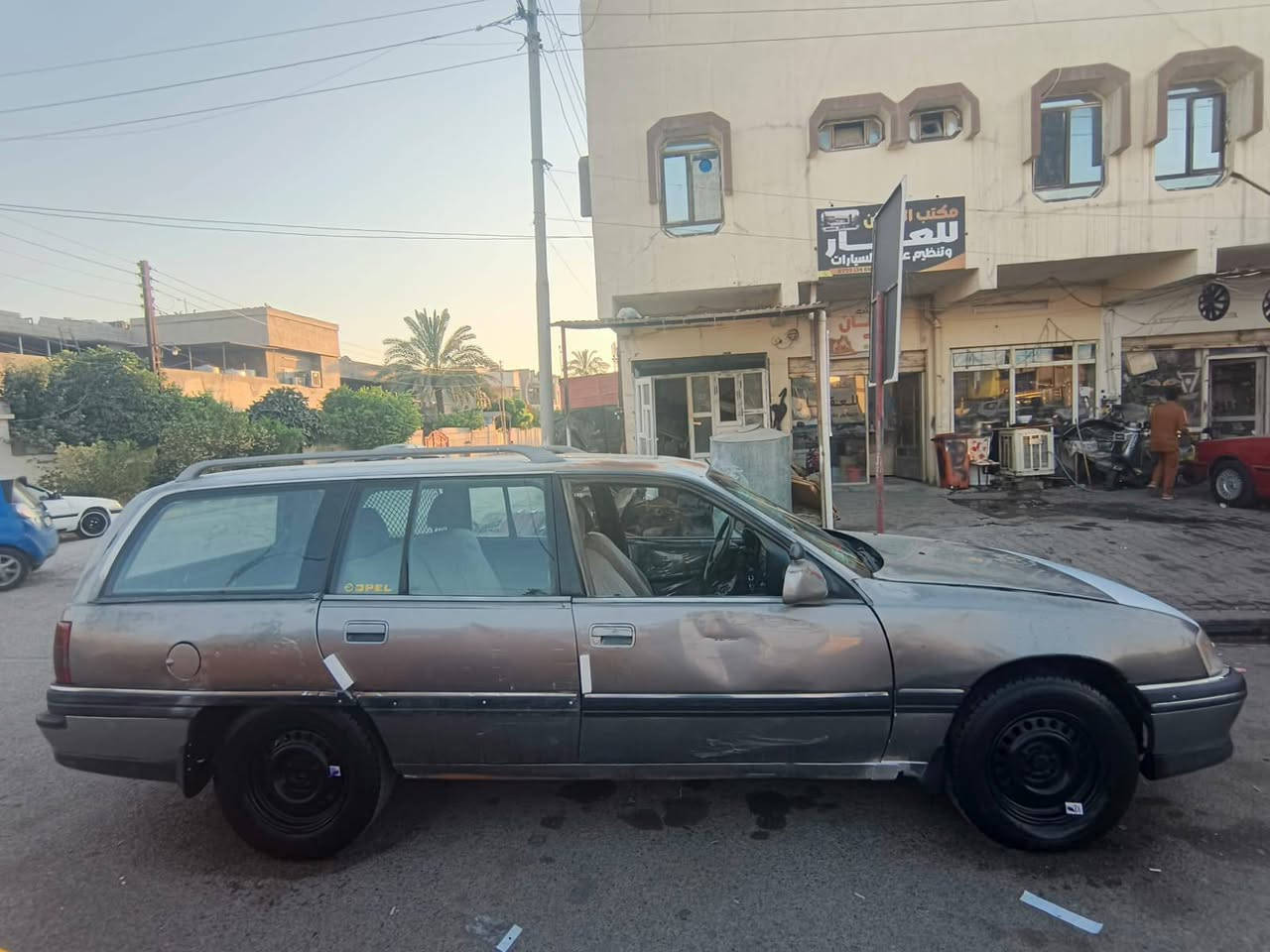 للبيع اوبل اوميكا حجم 20 محرك وكير بطه ونجي بشرط صدر نظيف تحتاج شويه ترتيب السعر 22وبيها مجال شرط التحويل *********** مكان السياره كركوك
