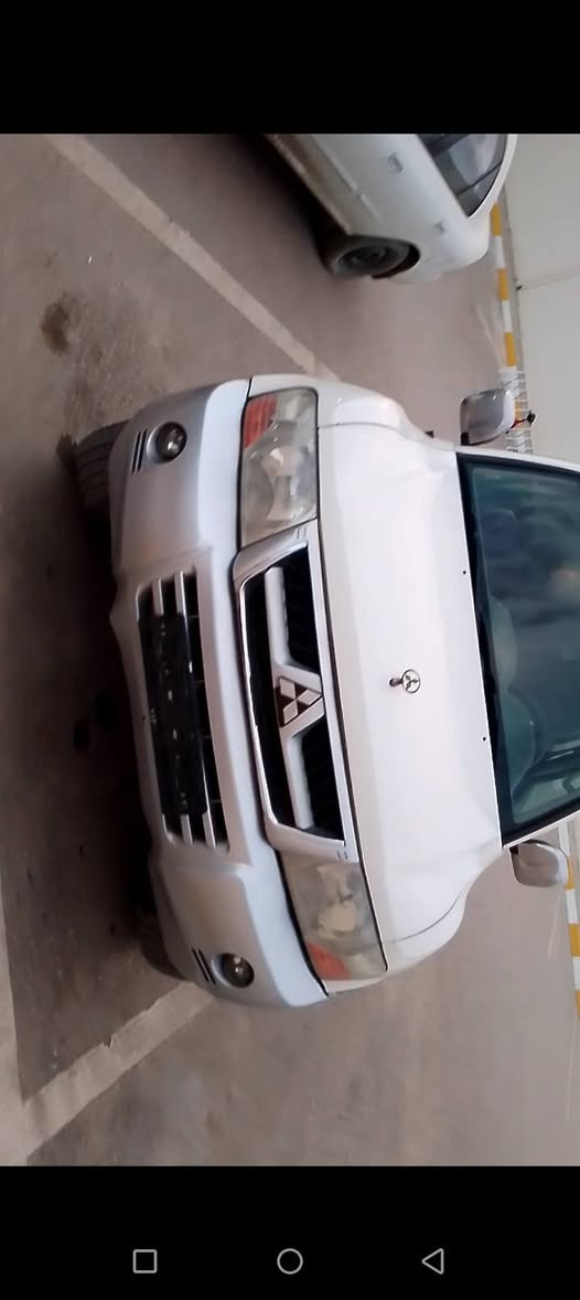 باجيرو موديل 5 جديده بمعنى الكلمه بلاديه ومكفوله كفاله عامه من الحادث والصبغ 
محرك كير كهربائيات حداديه تبريد تدفئه كله جديده تخم تاير جديد باتري جديد دواخل جديده جدا كراسي كهرباء مري جانبيه شفط
كامره خلفيه شاشه حجم كبير منظومة زنون اصليه 
كتابه كامل للترقيم مكمل معامله كمرك وكمل حذف وستحذاف مكانه بغداد 
***********
