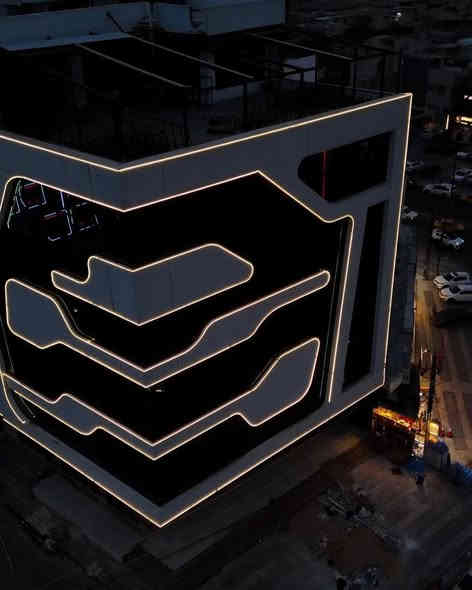 بيت المستقبل للعقار FUTURE HOSE🏡
———————————————————
📣:     توفر عقار تجاري في السيدية
مساحتة:500متر ركن
الوارد السنوي: 50000$
سعرها:7 مليون دولار وبيه مجال
عنوان المكتب: زيونة 714 فرع الامير مول مقابيل اعدادية طارق ابن زياد
التواصل والاستفسار ☎️: *********** ابو ياسر الزيرجاوي
