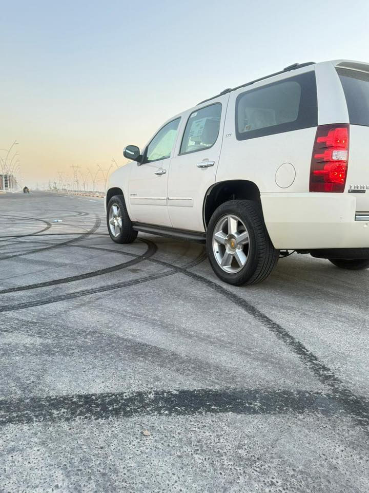 سلام عليكم تاهو ادوات حاويه مكفوله كص وضربه وفتح صبغ مكانات تجميلي موديل2013 ماشيه 170الف خليجيLTZ مكانه بلبصره هاتف***********
