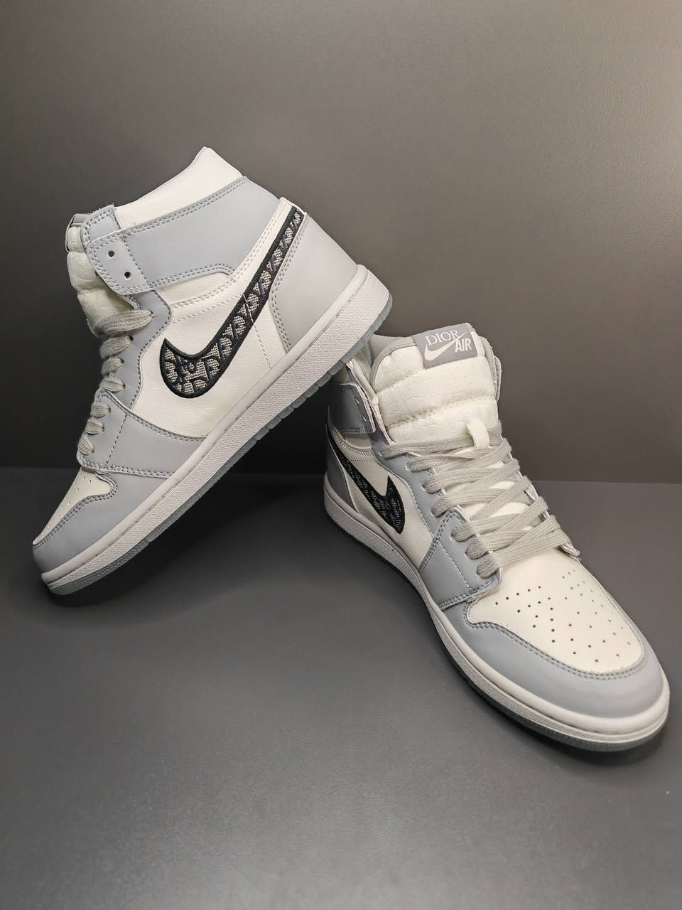 جوردن تحفة انتاج مشترك نايك و ديور قياس 41
متوفر حذاء نايك انتاج مشترك بين نايك و ديور، قياس 41 وطول القدم 26سم، كوالتي ممتاز جدا، طركة جلاتين، جديد غير مستخدم، قطعة راقية بمعنى الكلمه
يوجد توصيل لجميع المحافظات ***********
