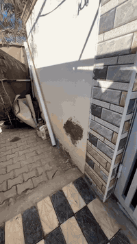 السلام عليكم 
 دار مطلوب للمصرف العقاري 
للبيع مساحة 100 / متر غرفه وصاله طابق ثاني الطابق الارضي صاله مطبخ صحيات استقبال مطلوب للمصرف المبلغ الكلي 180 مليون مقدمه 90 والباقي 90 تقسيط لمدة 18 سنه الدار مفصول نصفين ترميم حديث الموقع النجف حي المكرمه قرب مكتب الرشيد مقابل السوق المسقف خلف جامع البصيصي للاستفسار الاتصال 
***********
