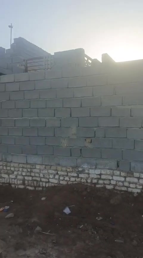السلام عليكم هيكل 100 متر مربع يحتوي قرفه نوم 4×4 وستقبال 4×5 حمال وتواليد داخلي وخارجي مي كهرباء نترنت بابك الفرع 10 متر العنوان سبع قصور شارع ابو احمد بالخير وهاذا رقمي *********** واتساب
