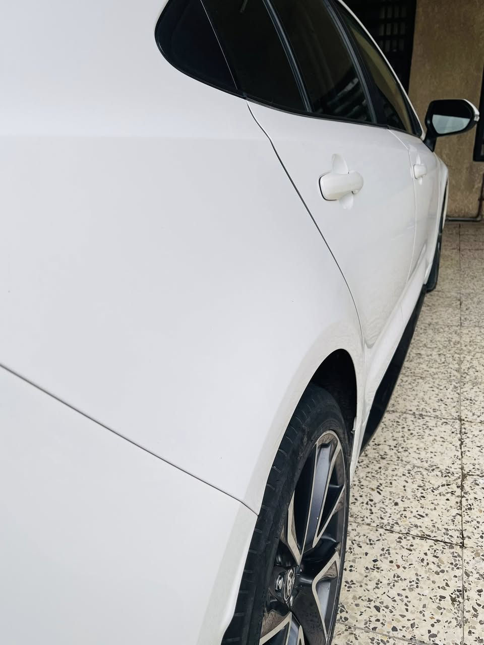 السلام عليكم
كورلا ٢٠٢٠  وارد امريكي حادث كلش بسيط بدون ايرباك
فقط خشم البنيد حته دعاميه بلاديه
باقي سيارة كفاله 
مواصفات السيارة SE 
تحكمات 
شاشة 
رادار 
توقف ذاتي 
اشاير بل مري 
تبريد شاشة 
لد امامي 
رقم بغداد باسمي ماشيه ٧٧ الف 
سيارة جديدة واي نقص مابيها عارضها ١٤٧ بيها مجال
مكاني بغداد حي العامل لاتصال ***********
