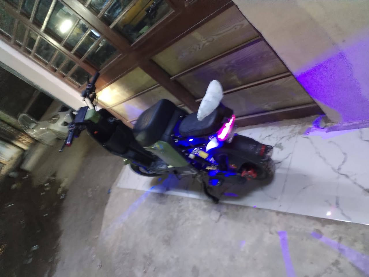 السلام عليكم دراجه شحن ار 8 للبيع موديل 25 شاشه محترقه فقط دراجه جاهزه تشتغل بصمه وكارت وسويتش تشغيل عن بعد كهربائياتها كلها شغاله عنوان بغداد المشتل الساعه 400 وبيها مجال بسيط ***********
