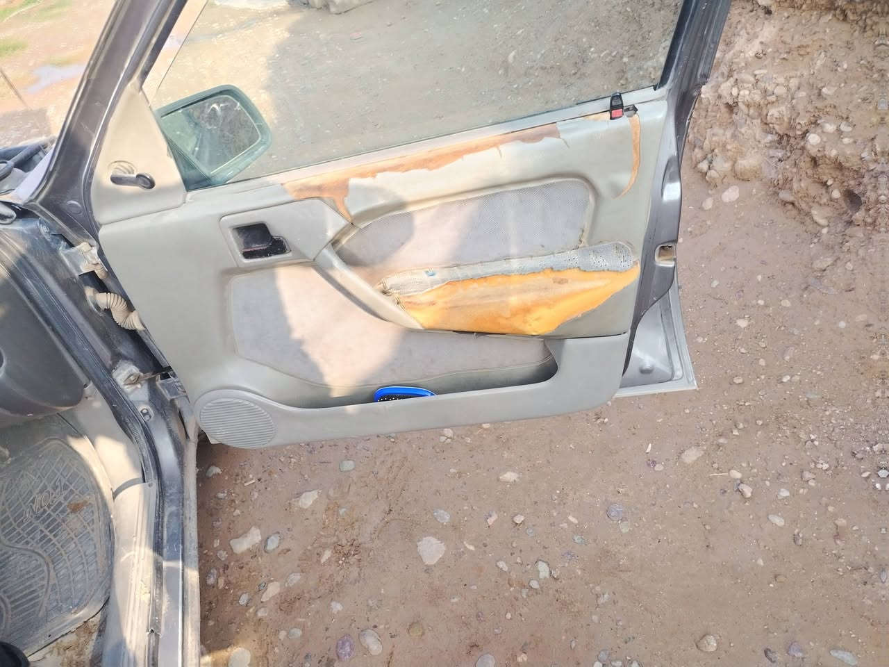 سلام عليكم فكترا للبيع سياره حلوه وناعمه وبلاديه موديل 90 سنويه صاقطه بل 19 شرط التحويل يرهم مراوس هم مكاني سامراء العباسيه السعر عل خاص ***********
