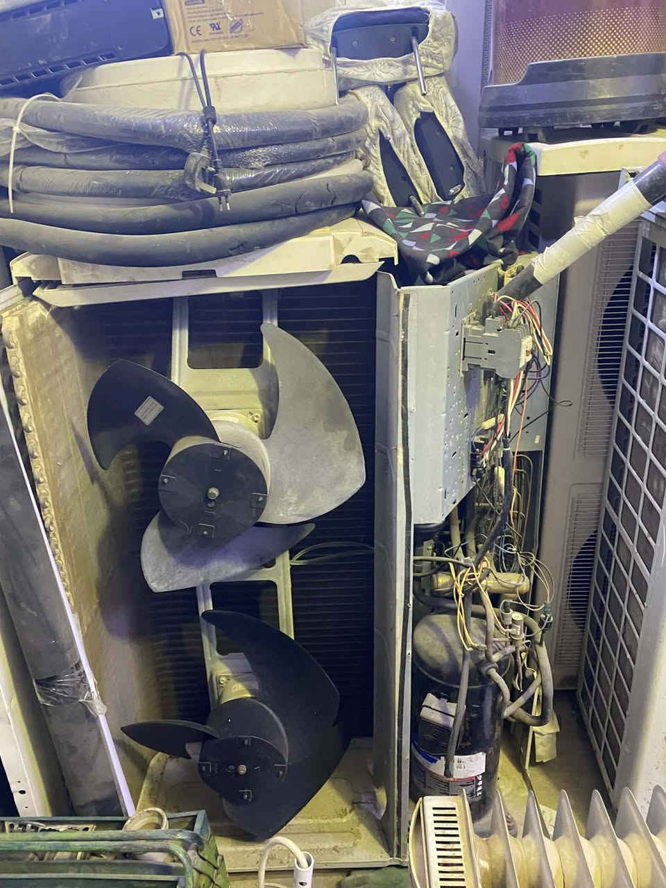 سبالت كنتوري 4 و5 طن شغالات وبلاديات مال مزاد دوائر عدد12 كرافت وال جي وسامسونك ودنكه *********** سعره الواحد 600 نجف كوفه
