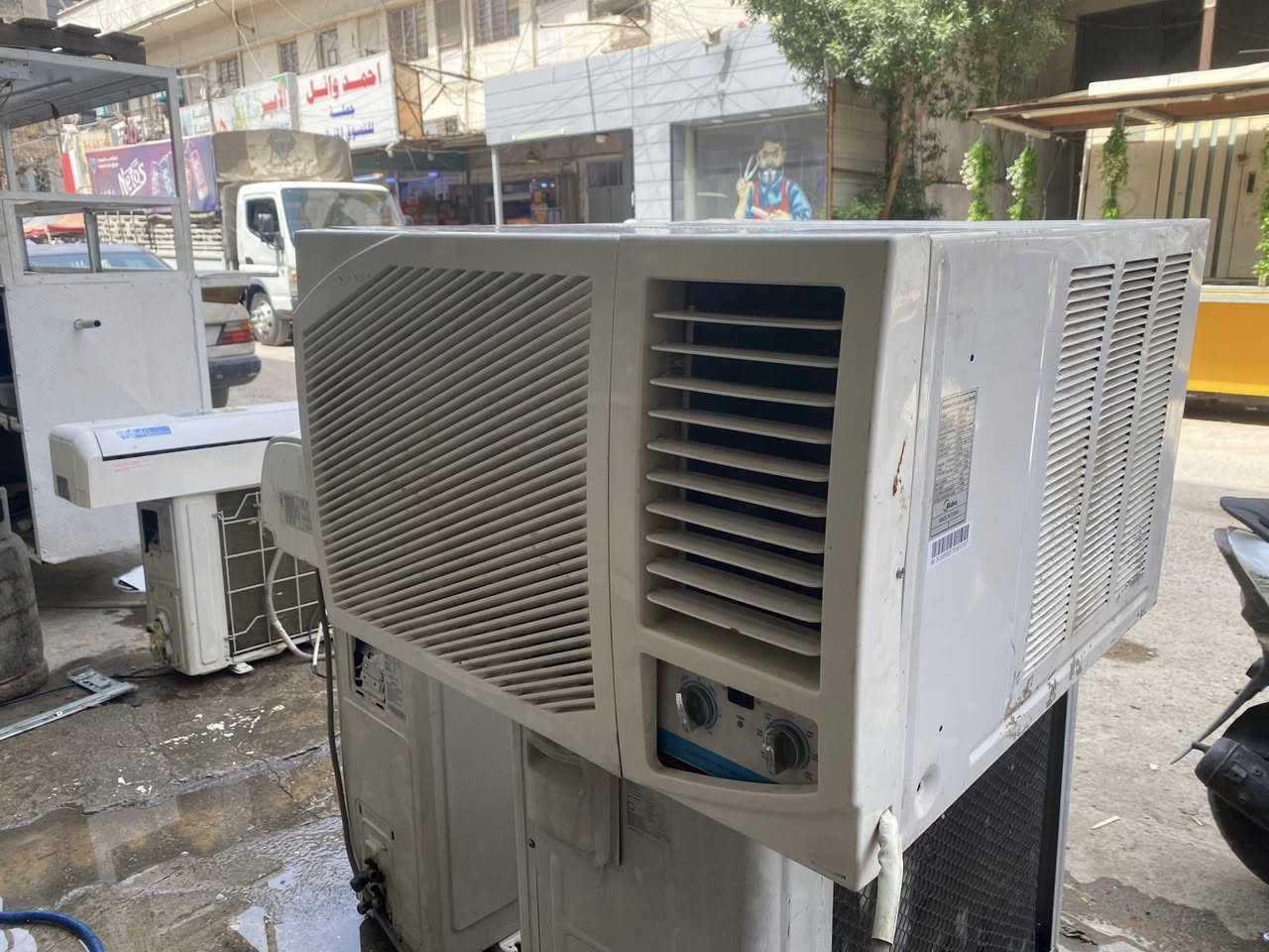 سلام وعليكم مكيف ثنين طن ميديه اخو الجديد على  وضع البلاد ضمان 🔟  ايام  حار وبارد كامل من كلشي المكان كراده داخل  السعر 275 وبي مجال الرقم***********

