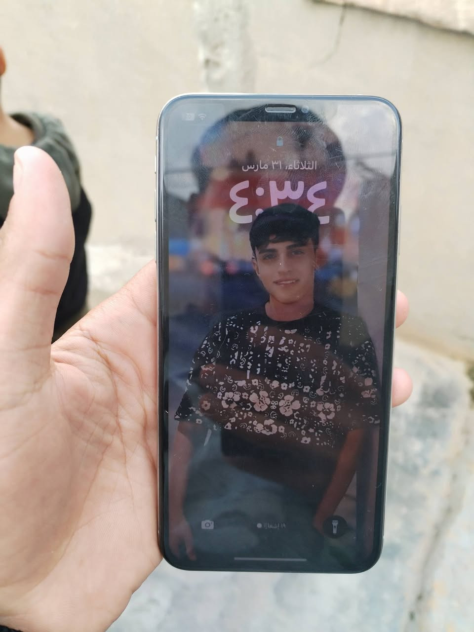 سلام عليكم البيع اكس ماكس بدل بطاريه وشاشه شاشه اصليه ضهرر مكسور سعره 165 ايي ستفسارر خابرر ***********
