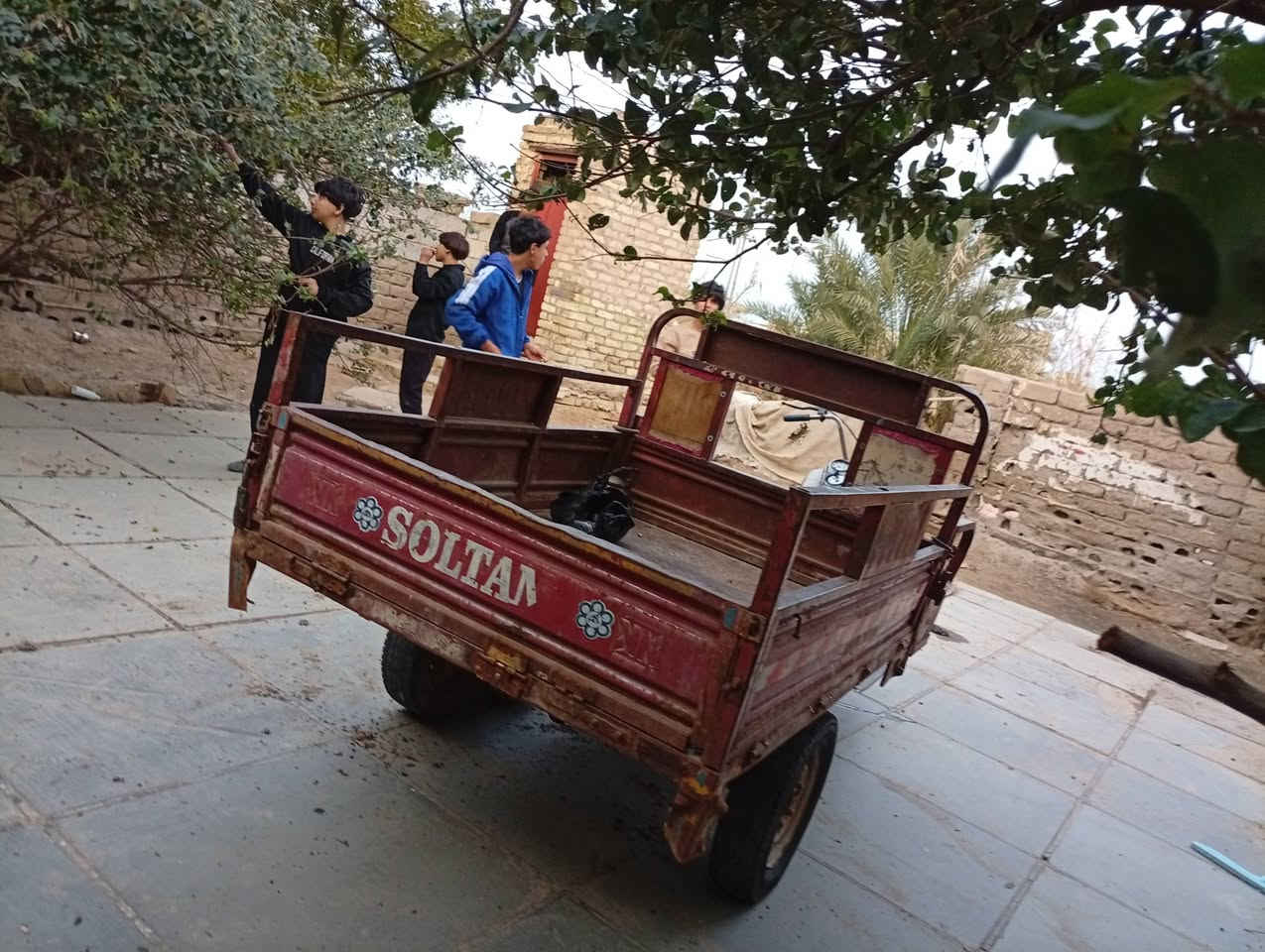 سلام عليكم ستوته اوراق البيع سلطان شوفت عين كستوته بدي نضيف مابيه شي مكينه نضيفه مكاني ميسان ناحية السلام ***********
