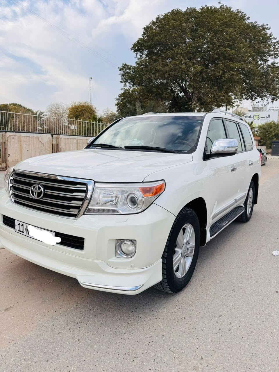 السلام عليكم للبيع لأندكروز موديل 2015 ابريم اصلي رقم بغداد الجديد دولي بسمي تحويل ثاني يوم مكفولة كفاله عامه
فول مواصفات 1/1
حساس امامي
حساس خلفي
بصمه تشغل
بصمه اوبواب
فتحه سلايت
كشنات جلد اصلي
كشن كهرباء اتلاث حركات
محرك 6 سلندر
تشغيل عن بعد
8 ايرباك 
زراكات لايت 
مري شفط و قلاب 
مثبت سرعه 
سبعه راكب 
ثلاث قطع تبريد 
تحكمات ستيرن كامله 
كامرة دوارة
مطفايه حريق 
وباقي مواصفات معروفه. 
ماشيه (89) إلف حقيقي شرط الفحص 
سعر السياره (390) $ورقه وبيها مجال مكاني بابل 
اللاستفسار على رقم ***********
