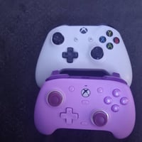 اخوان متاح جهاز XBOX ONE X جديد ونضيف بالكارتونة الجهاز 1000 كيكا  وما...