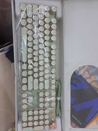 كيبورد اصلي ماركه ميكانيكي مع الد سعره 30 الف العنوان بغداد الغزاليه 0...