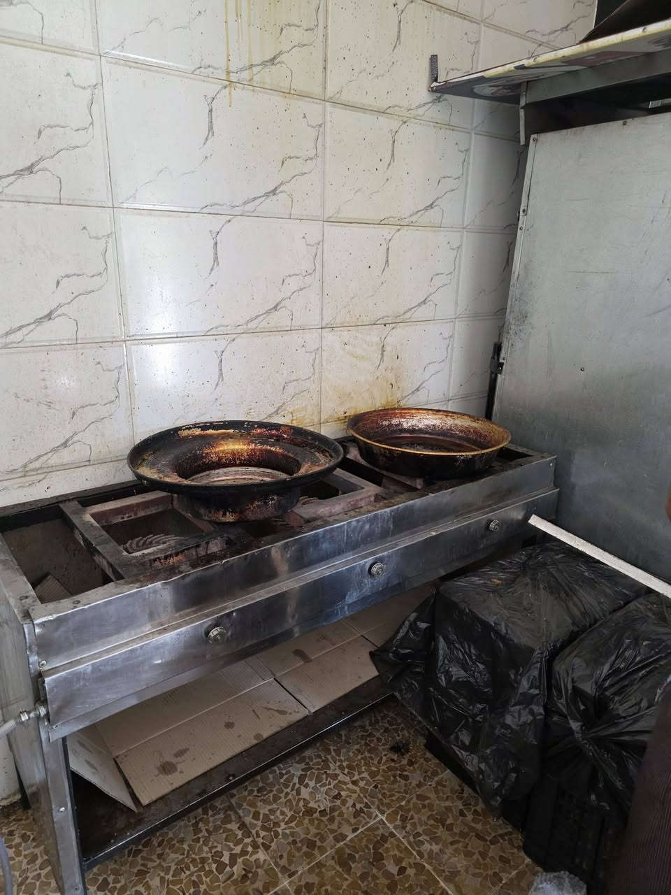 غراض مطعم للبيع للتواصل***********
