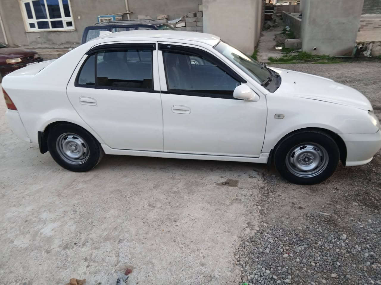 سيارة سيكي موديل ٢٠١٣ كصة جديده محرك وكير جديد دوشه طغم تاير طغم أمامي نظيف وايرمنيا كل شغال شاشة لايتات زينول صبغ ثلاث قطع بس.ابيع  حزام كابون بانزين بيها شرط التحويل من الشرعي السعر ٣٨ بيها مجال للاتصال 
***********
***********
