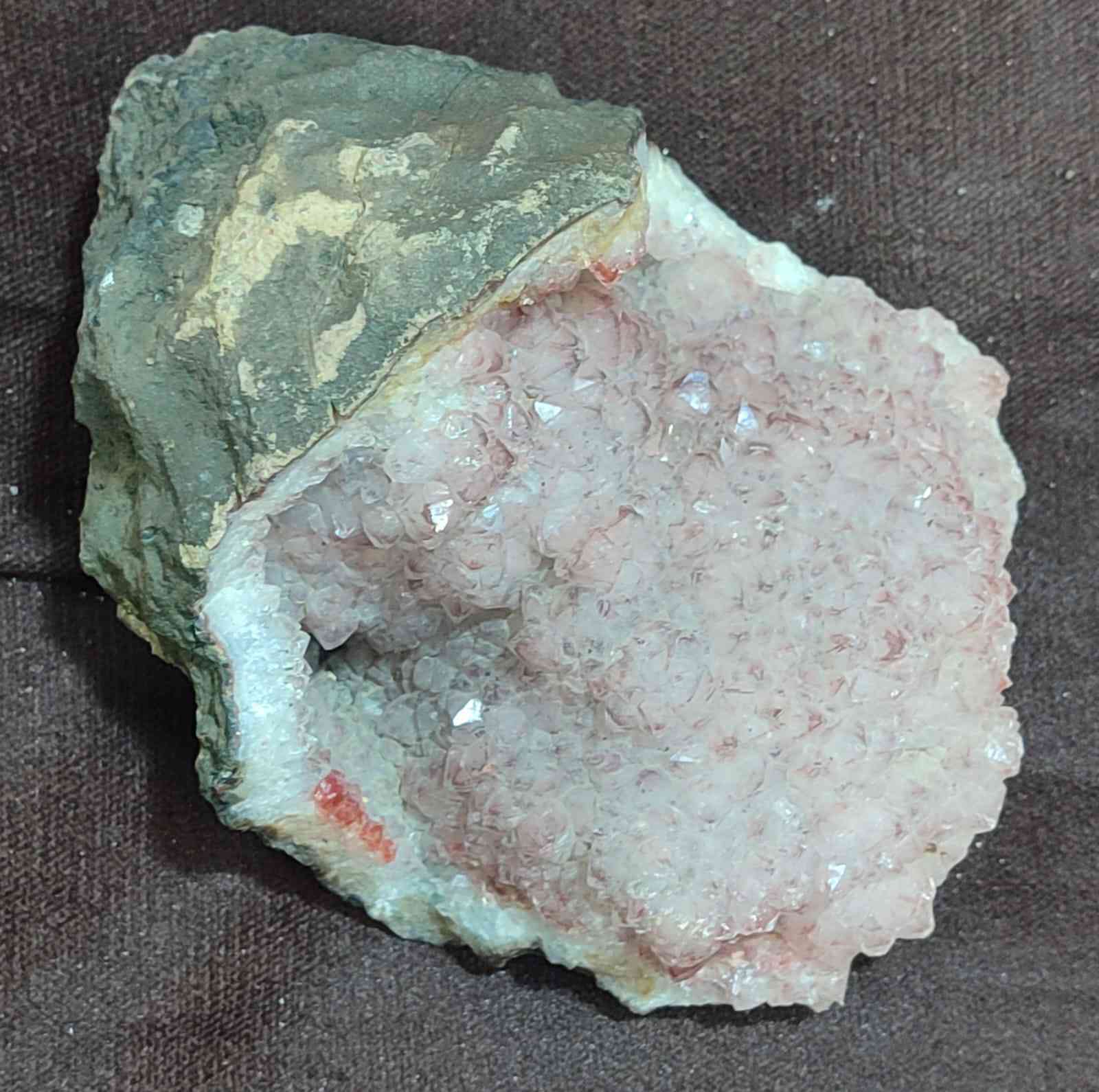 حجر خام جيود جمشت وردي
بيع مباشر 100.000 دينار
يتوفر توصيل لجميع محافظات العراق


**إذا كنت صاحب هذا الإعلان وتريد حذفه لأي سبب، رجاءا أرسل رسالة إلى الدعم الفني**