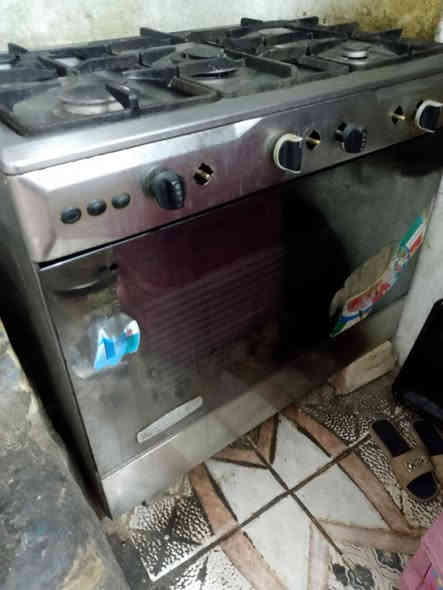 طباخ خمس عيون باله كويتي كلشي شقال بي حتى فرن نقصه بس جامه فوك مال غطه السعر ( ١٥٠ ) وبي مجال مكاني البصره وهذا رقمي ( *********** )
