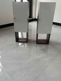 للبيع ميز بلازما مع رفوف 2 ونركيله استخدام مرتين وسنادين صناعي07715562...