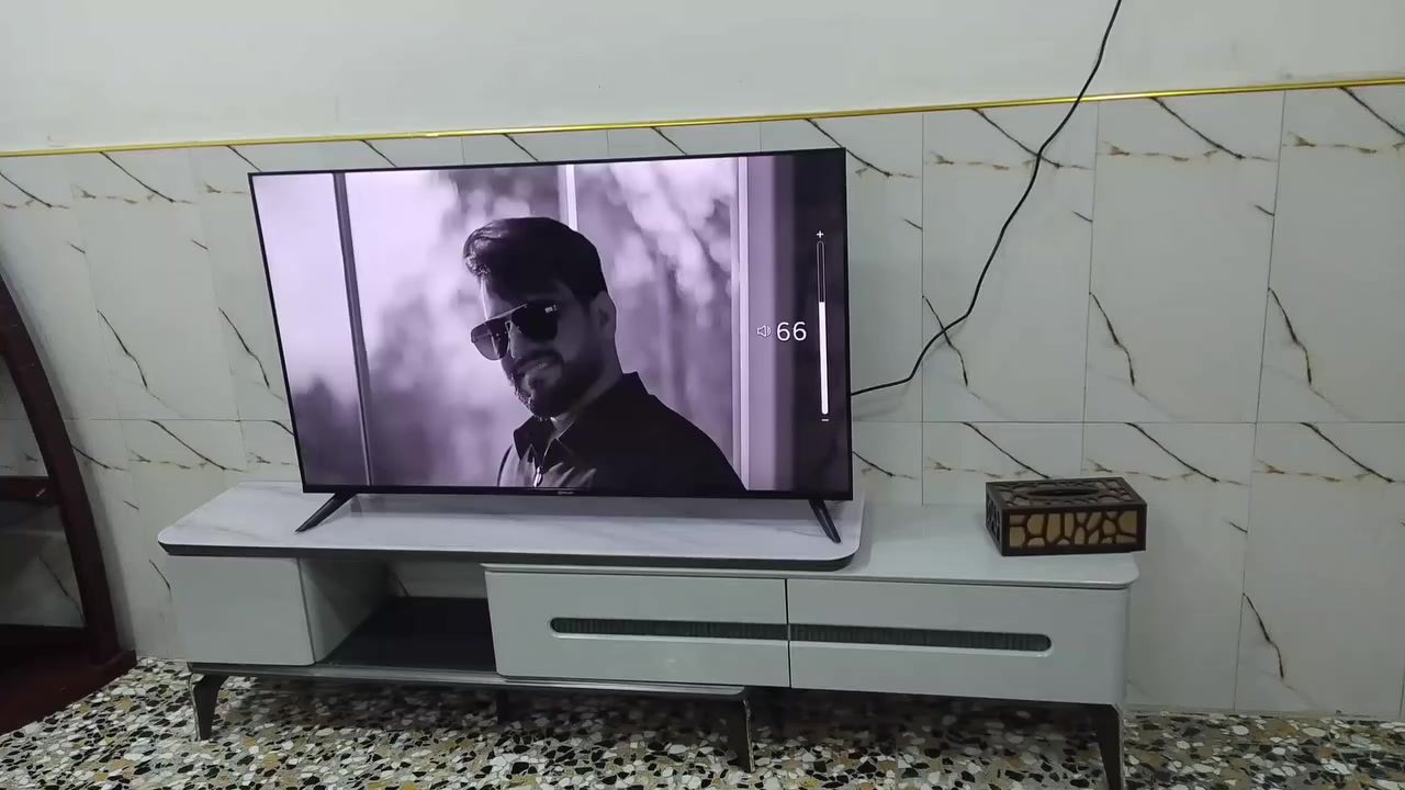 ميز شاشة مرمر خالي من اي ضرر اشترينا من العالميه للاثاث ب ٢٤٠ الف ونريده ب ١٥٠ الف وشاشة فور كي حجم ٥٠ جديدة مامستعملة هواي وكارتونتها وياها اريدها ب ٢٥٠ وبيهن مجال للشراي مكاني الزعفرانية والاستفسار الرقم ***********
