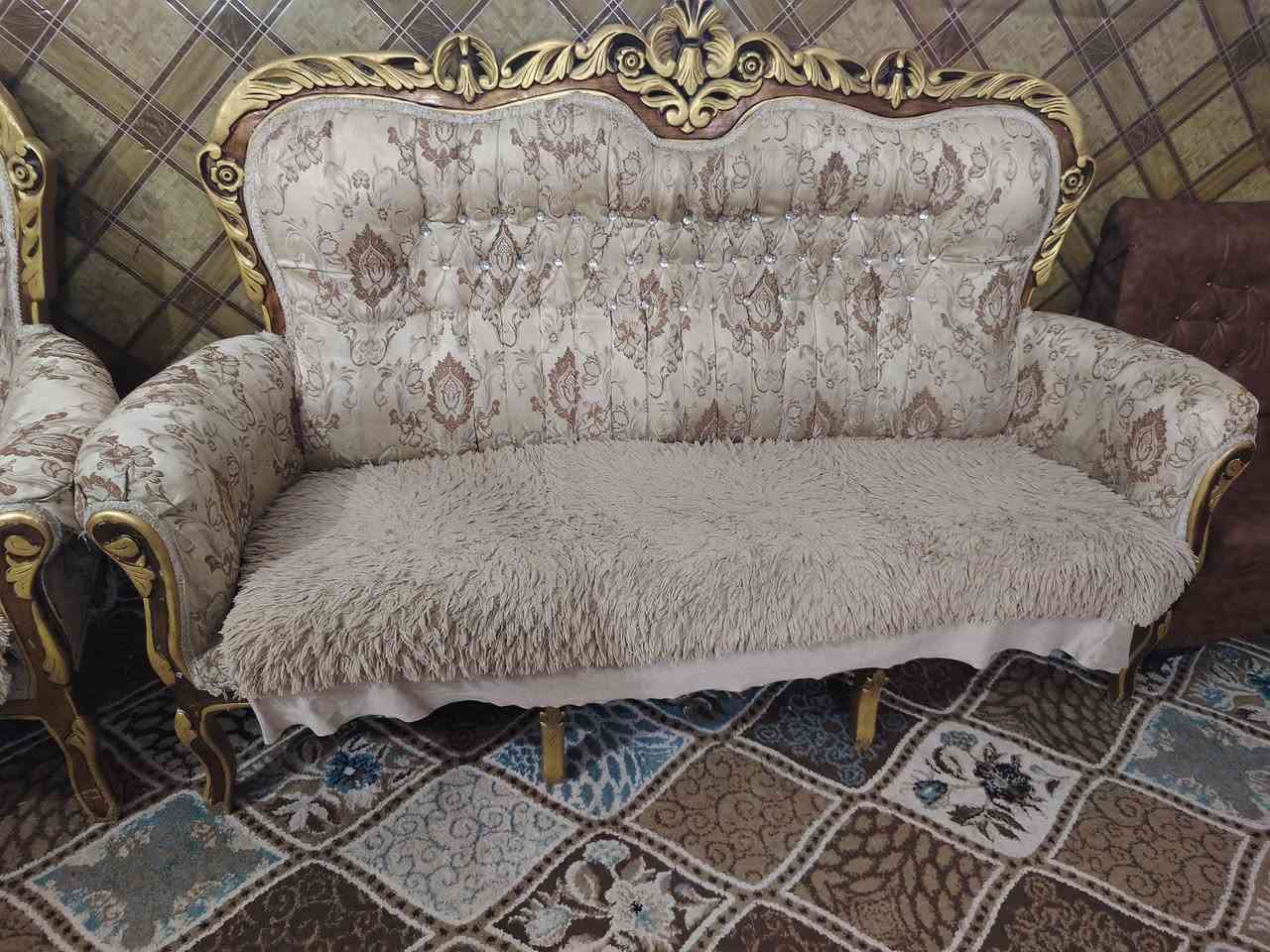 للبيع
تخم ملكي جديد ست قطع
قنفتين حجم كبير مع اربع كراسي

نص تخم قنفتين جلد جديد ميه بالميه يرهم بيت أو محل

السعر 350 وبيهن مجال بسيط

غير متواجد على الفيس
للتواصل على رقم الموبابل
*********** بيه واتساب
