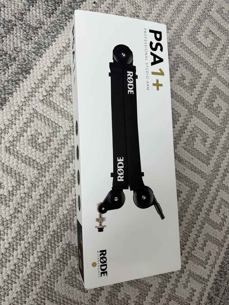 ست بودكاست احترافي كامل من RØDE (PodMic + PSA1+ + RODECaster Pro II)

سيستم جاهز للبودكاست وصناعة المحتوى، مناسب لـ:
• تسجيل بودكاست
• صناعة محتوى يوتيوب
• بث مباشر وستريمنگ
• استوديو صوت احترافي

المجموعة تشمل:
• مايك RØDE PodMic
• ذراع احترافي RØDE PSA1+
• ميكسر / واجهة صوت RØDECaster Pro II

منتجات أصلية، تجهيز احترافي وجاهزة للاستخدام.
توصيل مباشر من دبي إلى العراق متوفر.
للسعر والتفاصيل راسلنا مباشرة

الشحن من دبي إلى العراق متوفر — تكلفة التوصيل حسب المدينة. بغداد, العراق


**إذا كنت صاحب هذا الإعلان وتريد حذفه لأي سبب، رجاءا أرسل رسالة إلى الدعم الفني**