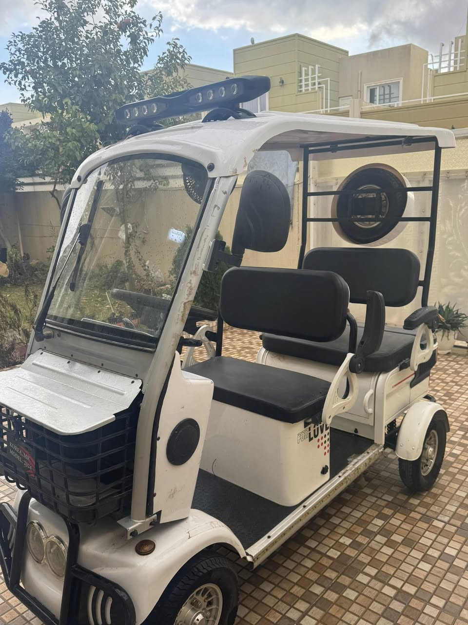 سيارة شحن نظيفة 
مقعدين سلتين و صندوقين 
استعمال قليل مع شاحنة 
السعر 2.5 و بيه مجال
للتواصل واتساب 

 ***********
