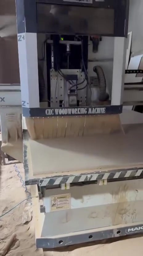 للبيع CNC تركيه مكسر ✨
مكينه صناعيه ثقيله وثابتة بالشغل، مو مثل المكائن التجارية الخفيفة  
مناسبه للنجاره، الديكورات، المطابخ، الأبواب، الحفر والـ MDF 🔥  

راوتري بورد أوتو تبديل 10 مقاعد  
شغل سريع ودقه عاليه وثبات ممتاز بالإنتاج  
مكينه نظيفه جداً وشغاله يومي وشرط الفحص الكامل  

المواصفات :  
✔️ أوتو تبديل 10 تولات ATC  
✔️ سبندل صناعي قوي وسريع  
✔️ سرعة دوران عاليه للحفر والقص  
✔️ دقه عاليه بالشغل والتفاصيل  
✔️ شاصي ثقيل وثابت  
✔️ مناسبة للشغل المتواصل والإنتاج  
✔️ تشتغل MDF، خشب، PVC، أكريلك وديكورات  
✔️ جاهزه للعمل فوراً وما تحتاج صرف  

مكينه خير من الله ومجربه بالشغل اليومي 👍  

📍 الموقع : بغداد - كريعات  

للاستفسار مراسله او الاتصال ‭0770 004 6204‬
