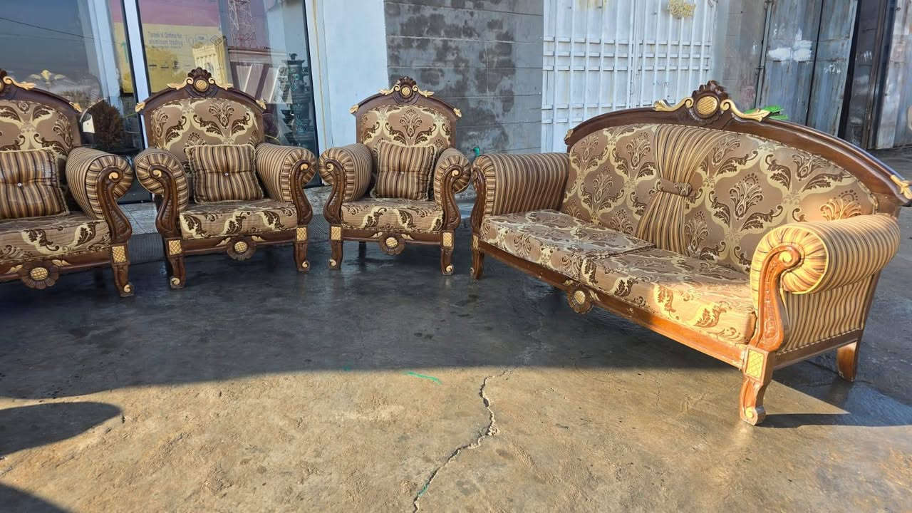 تخم تاج ١٠نفرات مستعمل  أي خلل مابي بيع وشراء كافة أنواع التخامه والدواوين تجديد المستعمل تبديل المستعمل بالجديد حله أبو خستاوي الفرع الأول عامود ٥٨ على طريق يا حسين الفرع الثاني قرب البوابه على طريق ياحسين عامود ٧٢ معمل ومعرض باب الحوائج ***********
