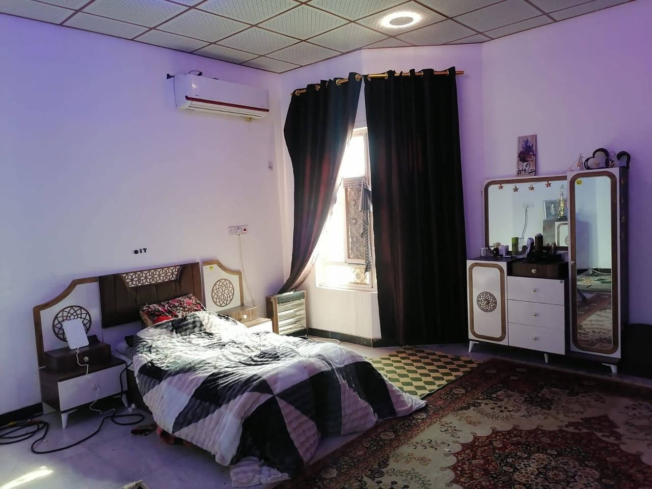 بسم الله الرحمن الرحيم يعلن مكتب عقارات الاخوين عن دار للبيع بصره قضاء شط العرب الكباسي الصغير مساحه 200 متر ركن شارع 10 متر تبليط طابو صرف زراعي بسم عراقي طابقين استقبال مطبخ صالتين اربع غرف صحيات داخليه وخارجيه للستفسار على رقم ***********
