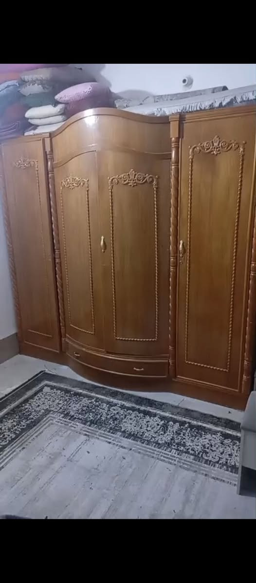 السلام عليكم كنتور 4بيبان تفصال كله ساج الاباب قطعه  وحده يعني مو تحش كله بصوره عماه صاجج سعره 325بي مجال مكاني كربلاء حي القدس قرب القوس ***********
