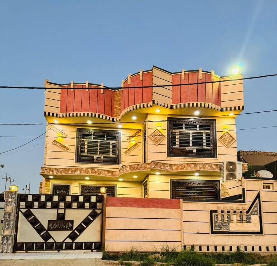 زراعي 
المساحه ٣٠٠ طابقين 
مساحه البناء ٢٢٠ م مع ٨٠ حديقة 
يحتوي على ٤غرف نوم كل طابق غرفتين مع
مطبخ مع محتوياته استقبال مع حمام شرقي وغربي. وصحيات خارجيه مع غرف نوم كامله وسبلت موثثه عدد اثنين الطابق الارضي 
 مع سبلت ٣طن بالاستقبال

سستم كامرات داير مادير البيت 
مفرك شريفه ع طريق عوفي مجاور صاله غرناطة ومعمل االمي 
البيت مامسكون
فارغ حاليا
السعر مع الاثاث ١٦٥ 
غير الاثاث ١٥٥
 البيت ركن امامه ساحه  بناؤ سنه ٢٣ جديد للاستفسار الاتصال عاى الرقم ***********
