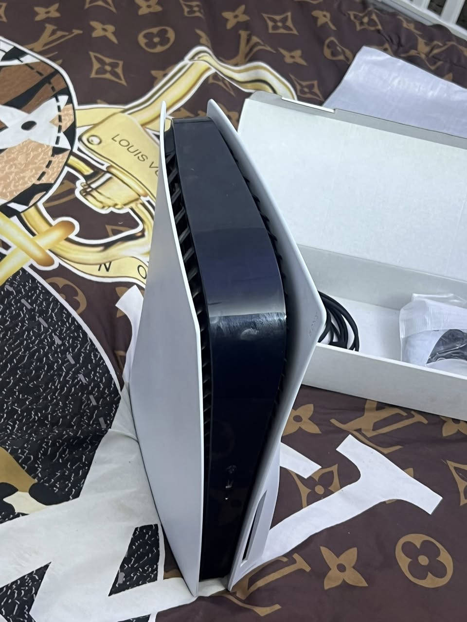 سلام عليكم بلي 5فات +فيفا 2024+ حساب متجر بيه الاستفسار خاص او رقم ***********
