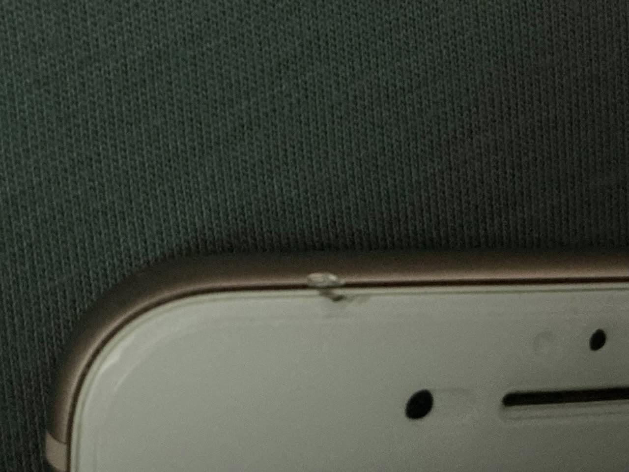 للبيع آيفون 8 بلس لون ذهبي، الجهاز شد بلاد وغير مفتوح نهائياً (جميع القطع أصلية). الملحقات: الكرتونة الأصلية موجودة. نسبة البطارية 73% (أصلية ولم تستبدل). نظافة الجهاز ممتازة جداً باستثناء ضربة بسيطة جداً على الحافة موضح بالصور ولا تؤثر على الأداء. البصمة والشاشة والكاميرات تعمل بامتياز. السعر 110 ألف وقابل. المكان: بغداد الشعب 
للتواصل واتساب ***********
