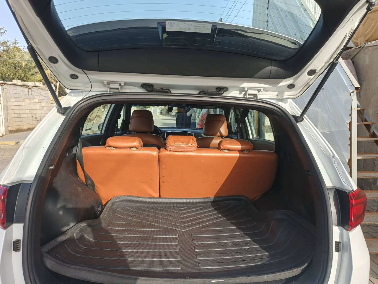 سبورتج خليجي موديل 20 بسمي نصفول معروفه سيارة شوف العين ومحتاج اريد ابيع وسعارهه معروفه ابيع جوه السوك بخمس اوراق وشراب يتصل مارد على التعليق *********** عارضهه 200$وبيهه مجال
