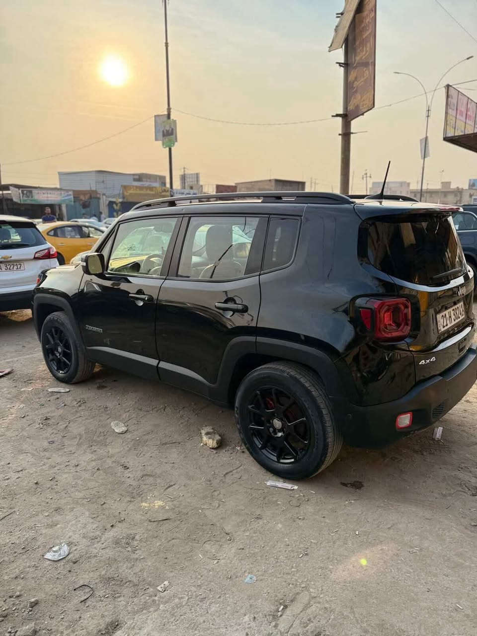 جيب رنكيد 2021 ترهم مراوس بسيارة ناصية
رقم سليمانيةتريد وكاله تريد مداور 
ماشيه 70الف 
سياره استخدام شخصي جديدة فول مواصفات بانوراما بصمه كشنات جلد محرك 1300تيربو  
حادثة بسيط طخه بخشم ابجاملغ وشوي من البنيد المكان ميسان متواجد فقط  عل شريحة ***********
