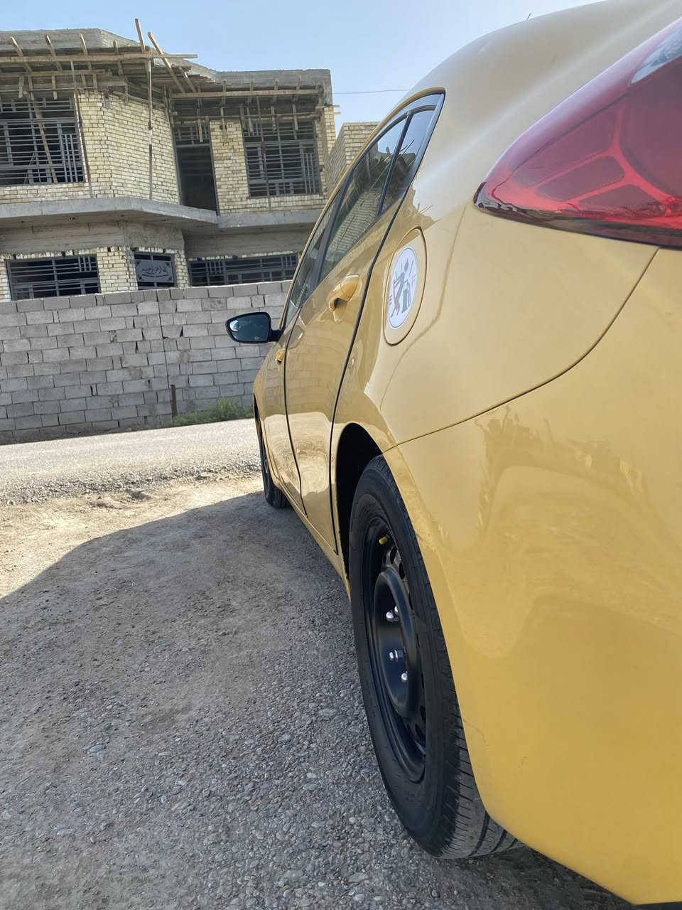 كيا فورتي موديل 2015 

رقم جديد مصفره من كلشي 

حادثها بس البنيد تبديل

تايرات جدد

باتري جديد . صدر جديد داينمو سلف جدد

شاشه كامره داخلها مدوشم 

مكينه لا تبخير ولا تنقيص حته ما مفتوحه كيرها مفتوح تبريد ثلج 

بيها شغلتين نقص . الباب وره الصدر بي طخه خفيفه . وبيها ABS عاطل . سعرها 105 وبيها  مجال كلش بسيط 

مكانها الامين الثانيه 

***********
