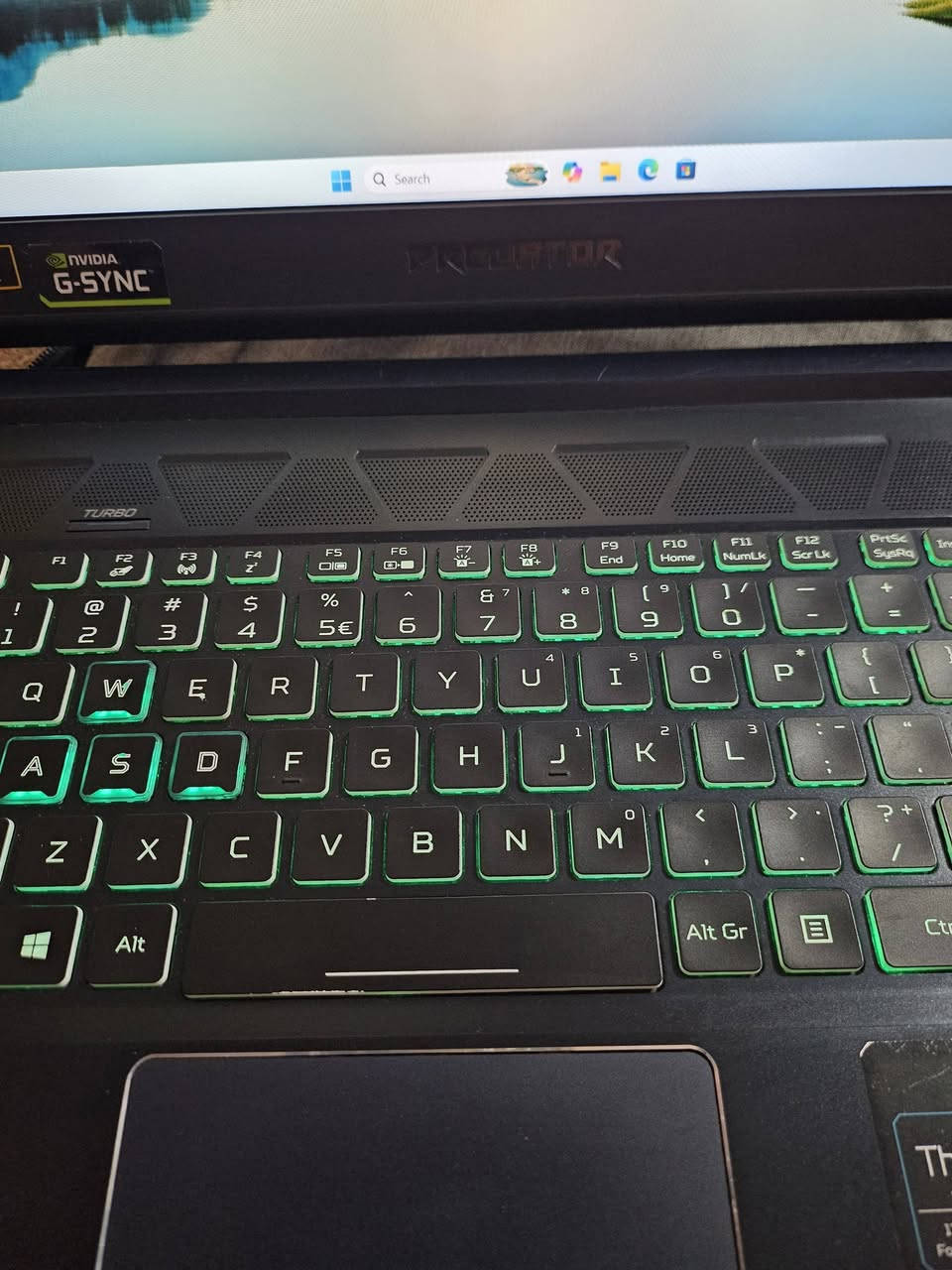 لابتوب ايسر بريدتور  acer predator triton 500 للبيع
المواصفات 
I7 9750h 
Ram16 ddr4 
Rtx 2080 m 8gb 100w boost to 120w
الذاكرة مطورة الى قطعتين اس اس دي 1 تيرا وقطعة 512 كيكا اس اس دي ايضا 
Screen Full hd 1080p 144hz هرتز
 
طبعا الكارت مالته اقوة من 4050 و 3060 وقريب على 3070 بل قوة ويجي v Ram اعلى 8gb 
لابتوب مستعمل نظيف وقوي بل العاب والبرامج الثكيلة 
ويا جنطة وشاحنه الاصلية
سعر 930 الف  
توصيل موجود 
رقمي ***********
