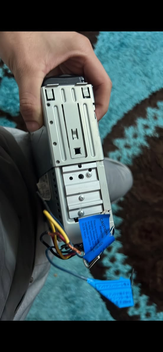 مسجل jvc  مسجل جوكر يرهم على اي سياره  وجه المسجل ينشلع السعر 45 وبيه مجال الرقم *********** تواصل واتساب
