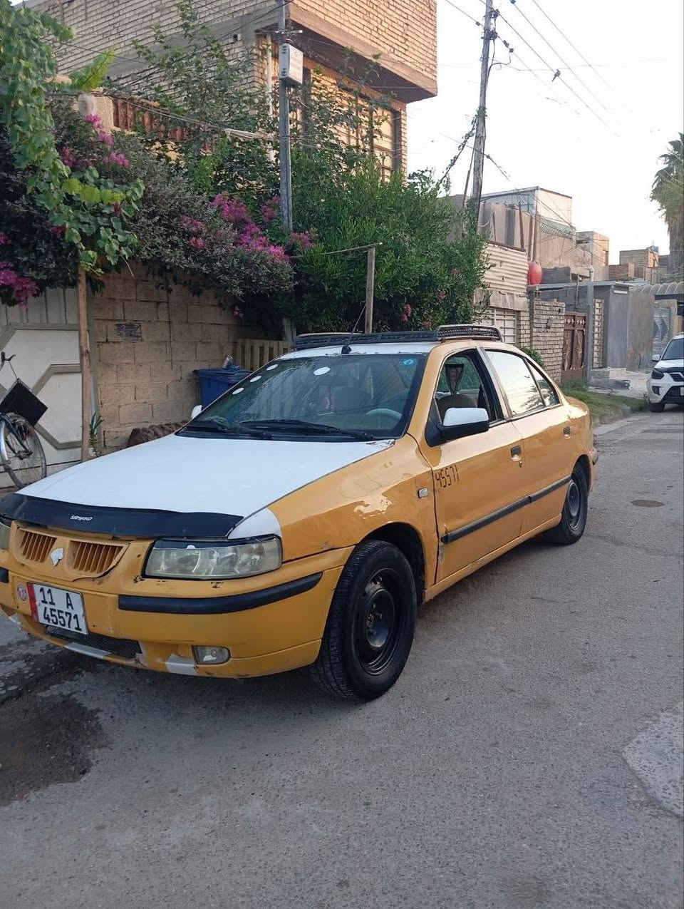 السلام عليكم 
سياره سمند 2011
تحويل بااسمي والهيئة مصفره.. رقم انكليزي وسنويه جديده

. تبريد شغال كمريسر جديد 
راديتر جديد ...داينمو جديد.      باتري جديد

المحرك بي خيط تبخير..  ضربتهه جاملغ واتلث اصابع بل باب من جهته السائق  وبيهه خياس بل دوسه 

السعر30 ورقه
المكان بغداد الدوره. ***********
