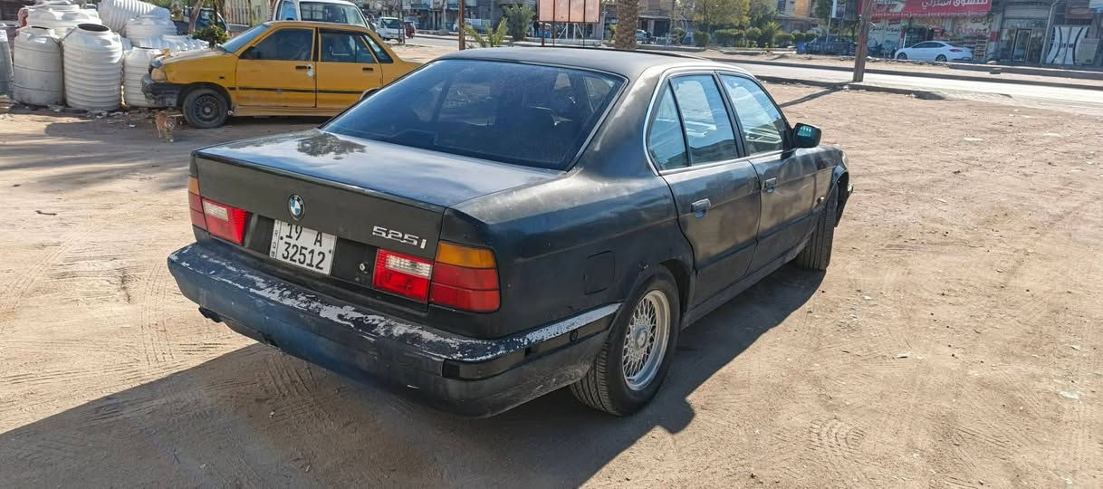 ء.525BMWمفتوح موديل 91 كير عادي  للبيع سياره مكينه وكير وحداديه حلوات تخم تاير جديد راديتر ماي جديد سياره مشيه حلو رقمه كربلاء عنواني كربلاء سعره 40 وبيه مجال رقم الهاتف /***********
