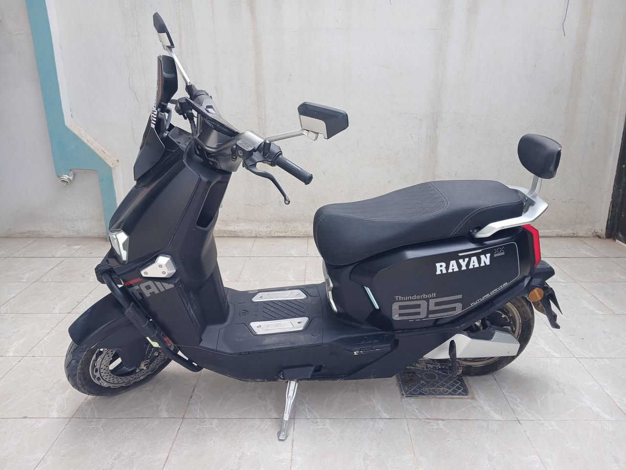 السلام عليكم ..ماطور ريان صاعقه للبيع جدأ جدأ نظيف وعلى ايدي تاريخ الشراء مع وصل شراء بتاريخ 28/6/2025 وبأسمي الوصل..ماشي 33..ومواصفات عالية وبصمة واشتريتو بألف دولار في وقتها تعادل مليون و450......للبيع الان المبلغ المطلوب ( مليون) قابل للتفاوض على ان يرضي الله ورسولة وبدون مضرة..الاتصال *********** وبي واتساب..وشكرأ
