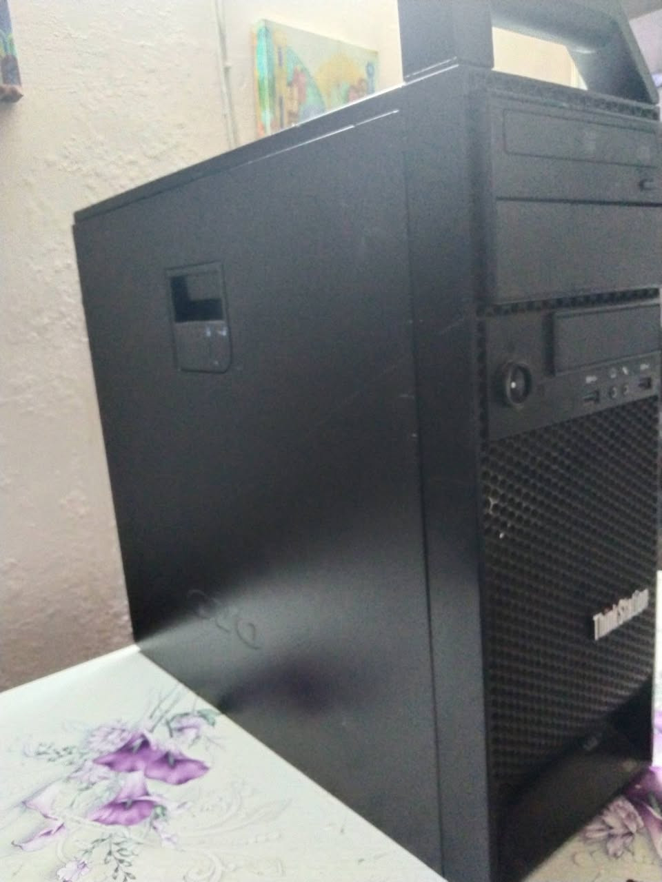 السلام عليكم 
حاسبة دسكتوب وركستيشن مستعملة نظيفة للبيع من شركة Lenovo S30 workstation 
.....
السعر 350 ألف دينار 
***********
عنوان بغداد زيونة 
البيع بضمان الفحص 
لا يتوفر توصيل 
لا يتوفر توصيل 
.....
ملاحظة 
كيس فقط بدون أي ملحقات 
كيس فقط بدون أي ملحقات 
......
المواصفات 
معالج انتل زيون جيل الثالث X79 Xeon E5 2690V2
معالج 10 انوية. 20 مسار. ذاكرة 25 ميكا كاش 
كارد شاشة 4 كيكا AMD R9 380 GDDR5 
هارد 256 كيكا للنظام والبرامج جديد SSD 
هارد واحد تيرا 1000 كيكا للالعاب والتخزين HDD 
رام 32 كيكا جديد 8×8 تردد 1600 DDR3 
باور سبلاي 610 واط حقيقي AC BEL Pluse 80 gold 
مشغل اقراص ديفيدي DVD 📀📀📀📀📀 
.....
الحاسبة تعمل على نظام وندوس 11 وتحتوي على أكثر من 70 لعبة طور القصة اوفلاين مع لعبة ببجي موبايل اونلاين 
.....
مع جزيل الشكر لإدارة المجموعة
