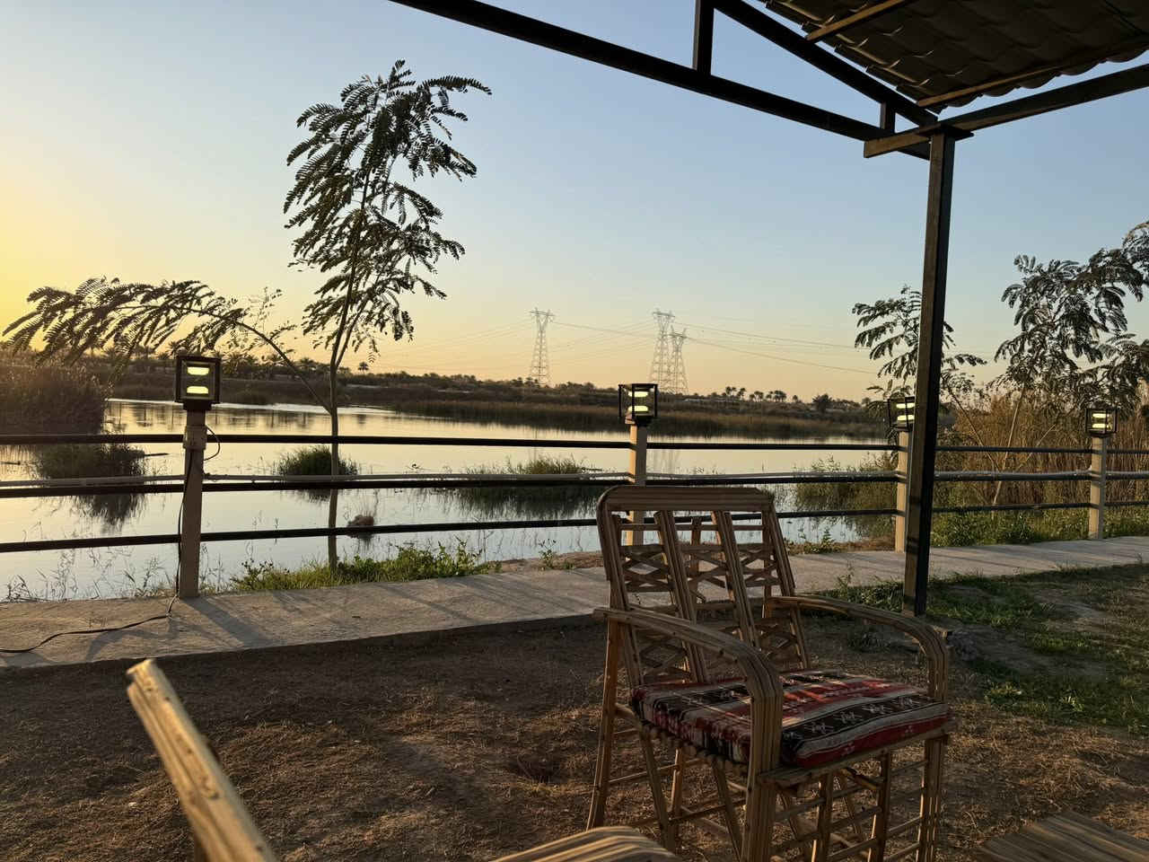 سلام عليكم مزرعت نطاليا لبيجار ليومي غرفة نوم وصالة ومطبخ وصحيات
•مسبح للكبار*********** 
• مسبح للصغار
• العاب للكبار
• العاب للصغار
• حديقة كبيرة
•ادواة للشواء ومكان شوي كامل
•جلسات خارجية
•كراج داخلي
•كهرباء ع مدار 24 ساعة
•انترنت مجاني مفتوح
