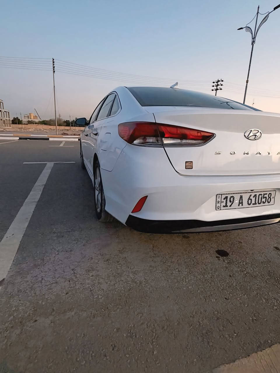 السلام عليكم
سيارة سوناتا 2019

 لون ابيض رقم كربلاء 

للبيع فقط بدون مراوس

سياره جاهزه بدون اي نقص 

صور الحادث مرفقة بالمنشور

السياره كلشي بيها بلاد عدا حادث امريكا 

رقم بغداد انكليزي  بأسمي تحويل مباشرة 

مواصفات السياره

محرك 2400

بصمه تشغيل + ابواب

كشنات جلد 

كشنات هيتر 

شاشه نظام كار بلي

كامره دواره

ستيرن حرفD + هيتر

شفتات ستيرن

  انظمة قيادة 

كشن كهرباء

رادار جانبي نقطه عمياء

لد نهاري + بك لايت لد

اشاير مري

اشارة ترحيب عند الاقتراب

صندوك ذكي عند الاقتراب

دبل كزوز 

ويل جبير  بلادي

السعر / 144 و بيها مجال 

مكان السيارة كربلاء 

للاستفسار  ***********
