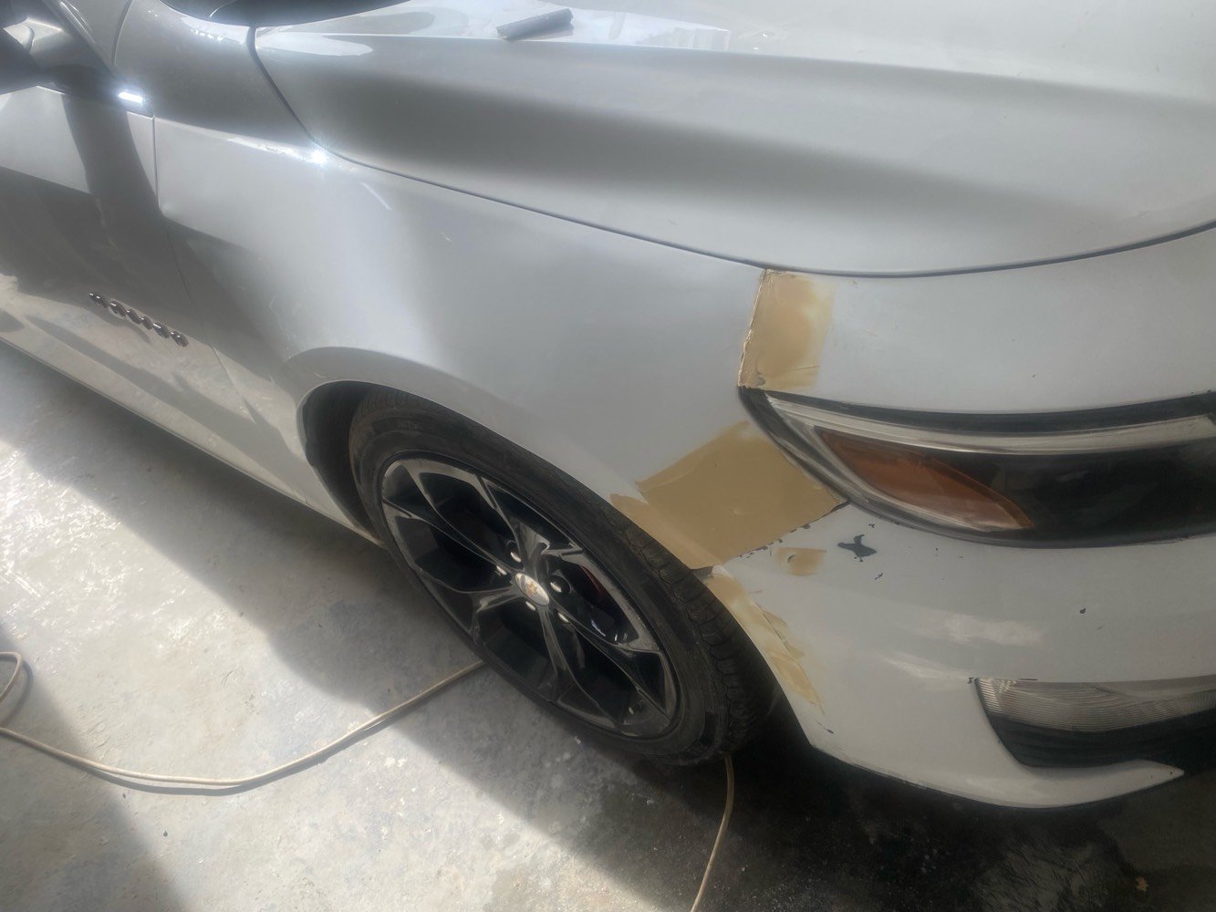 🔥 للبيع — شفروليه ماليبو 2023 رقم بغداد الجديد 🔥  

سيارة نظيفة جداً 
✔️ موديل: 2023  
✔️ اللون: (ابيض)  
✔️ ممشى: (95000) كم  
✔️ وارد: ( أمريكي )  
✔️ محرك اقتصادي وقوي بنفس الوقت  
✔️ شاشة كبيرة + كاميرا خلفية  
✔️ حساسات + مثبت سرعة  
✔️ مكيف ثلج ❄️  
✔️ السياره حادثها سرقه ابواب وبنيد وجنطه الي مشدودات اصليات مال تفصيخ صبغ بطارف الجاملغ الامامي شبر بالسونار يطلع فقط فتح براغي 

السيارة ما تحتاج أي صرف — استعمال شخصي ومحافظ عليها جداً 👌  

💰 السعر:110ورقه قابل للتفاوض تحويل مباشر
📍 الموقع: (بغداد - اليرموك - الاربع شوراع)  
📞 للتواصل :***********

الي يريـد سيارة شبابية، مريحة واقتصادية…