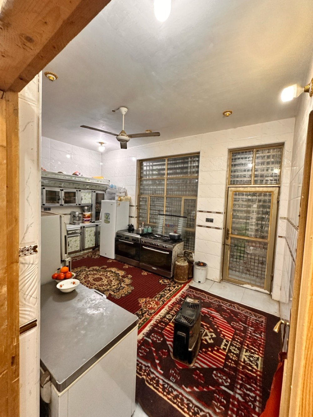 حله السياحي مكتب عقارات القيسي 

ما هي مساحة البيت الكلية؟: 
200متر 
كم عدد غرف النوم والحمامات؟: 
غرف نوم 2
حمامات واحد داخلي واحد خارجي 

موقع البيت بالتحديد؟: 
الحله السياحي قرب مكتب عقارات القيسي 
سعر البيع المطلوب؟: 
80000000
هل هناك تسهيلات في الدفع؟: 
حسب الاتفاق 