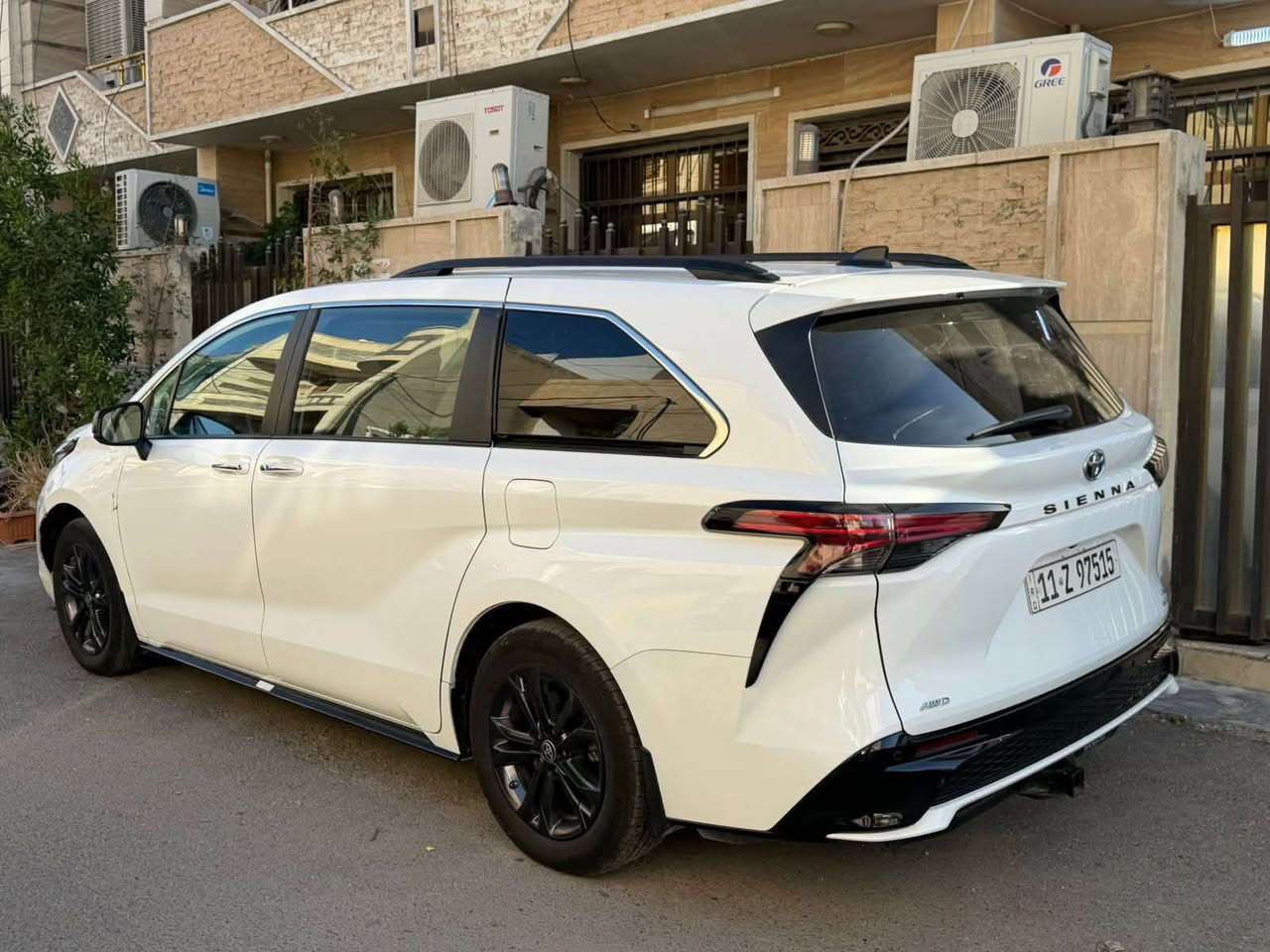 السلام عليكم
للبيع تويوتا سينا اعله فئة xse

موديل 2024

هايبرد 

محرك 2.5 هايبرد 

رقم بغداد 

مواصفات 

فتحة

بصمة

هندبريك اوتو

رادرات مانع تصادم 

تحديد مسار

ابواب شفط 

كرسي كهرباء 

وبيها مواصفات هواية

ماشية 15 الف مايل 

ضررها جاملغ وكسر بلدعاميه واضح بلصور بعدهه ممصلحه 

 السعر 275

ايرباك فقط دركه  

رقم بغداد باسمي تحويل مباشر 

مكاني بغداد الاعضميه 

***********
