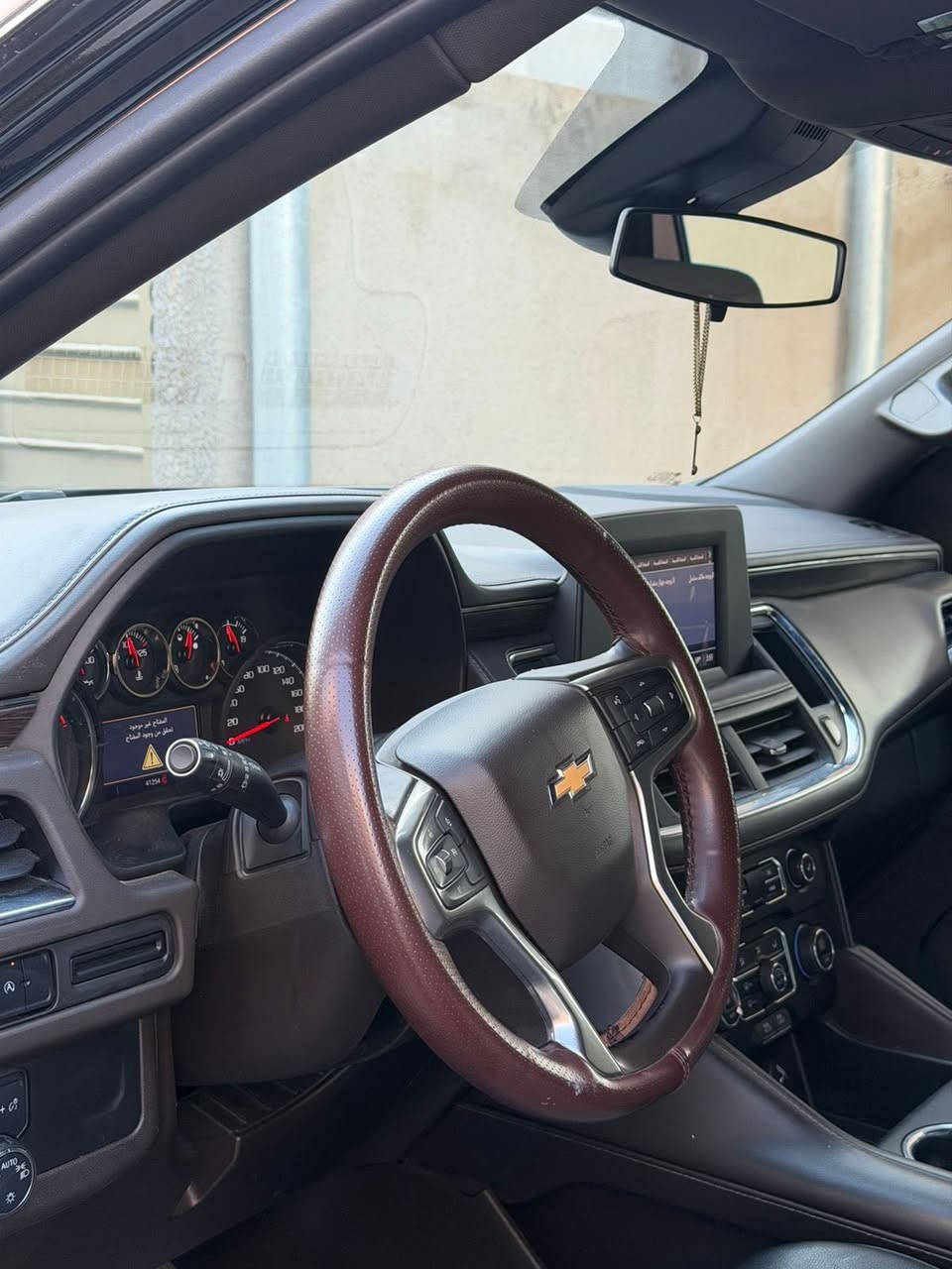 السلام وعليكم ورحمة الله وبركاته 

للبيع تاهو موديل 2023 ls خليجي 
شركة ليث العبيدي ضمان المنصور 
معروفة مواصفات الls حساسات كامرات ردارات ثلاجة والبقية معروفة 
ماشية 42 الف كير مكينة كفالة 
مكفولة بدون صبغ ولا فتح ولا بارد ولا تبديل 
مكان السيارة بغداد / رقم بغداد 
للاستفسار / *********** 
السعر (  465 $ )وبيها مجال شي بسيط جداً
