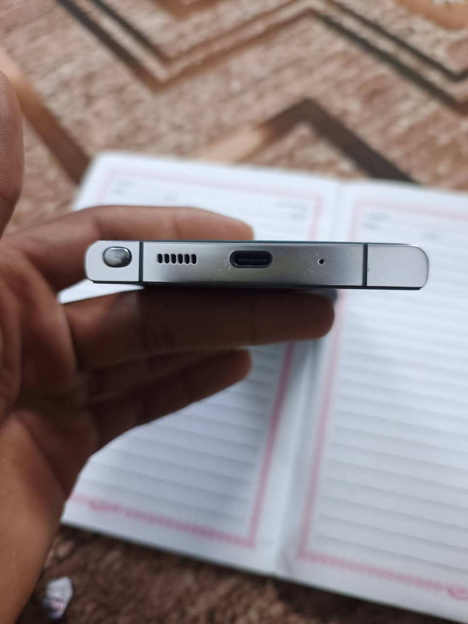 السلام عليكم سامسونج نوت ١٠بلس 
شاشة Dynamic AMOLED بحجم 6.8 بوصة وبدقة WQHD+.
نظام كاميرا خلفية رباعي مع مستشعر DepthVision للعمق.
قلم S Pen ذكي يدعم إيماءات التحكم عن بعد (Air Actions).
بطارية بسعة 4300 مللي أمبير تدعم الشحن السريع بقدرة تصل إلى 45 واط.
ذاكرة ٢٥٦ رام ١٢
كاميرات فول 
جهاز كلو شرط 
٩٠فريم ببجي
للبيع أو مراوس بايفون أو اندرويدالسعر ٢٥٠


**إذا كنت صاحب هذا الإعلان وتريد حذفه لأي سبب، رجاءا أرسل رسالة إلى الدعم الفني**